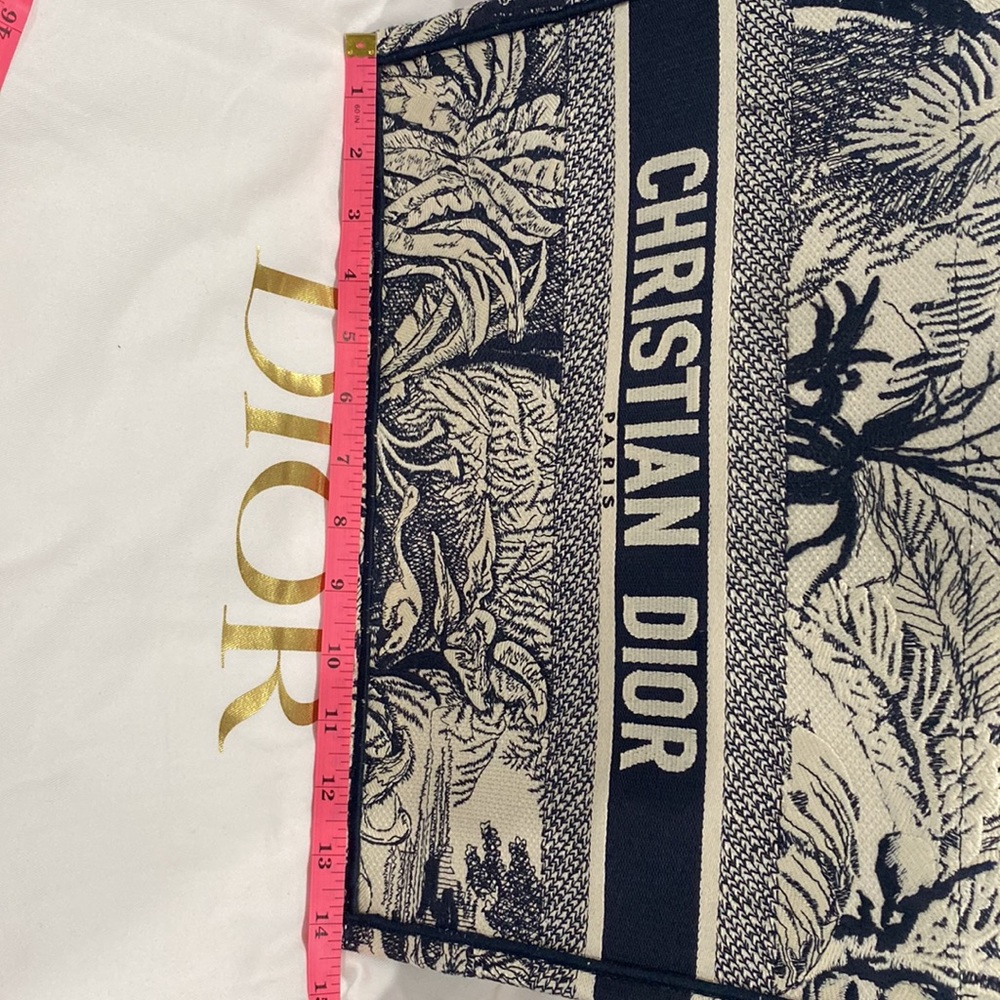 ‼️‼️SOLD‼️‼️Christian Dior tote - Picture 11 of 14
